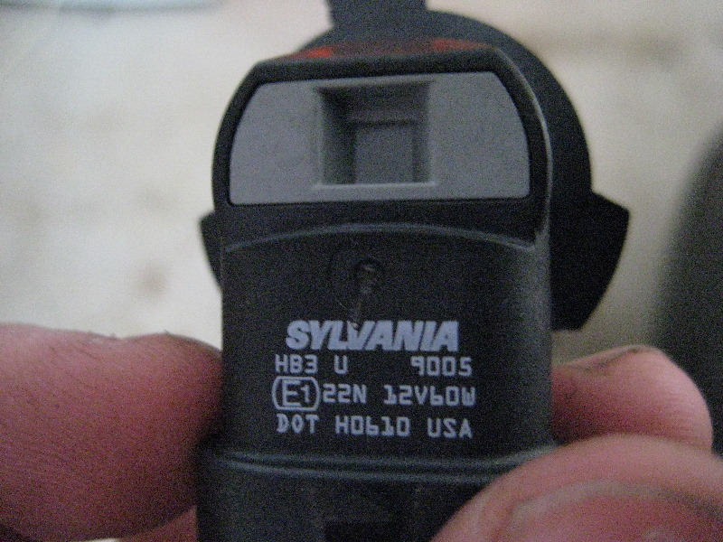 Mazda-CX-9-Headlight-Bulbs-Replacement-Guide-017