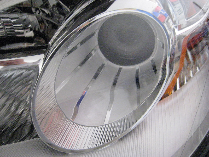 Mazda-CX-9-Headlight-Bulbs-Replacement-Guide-022