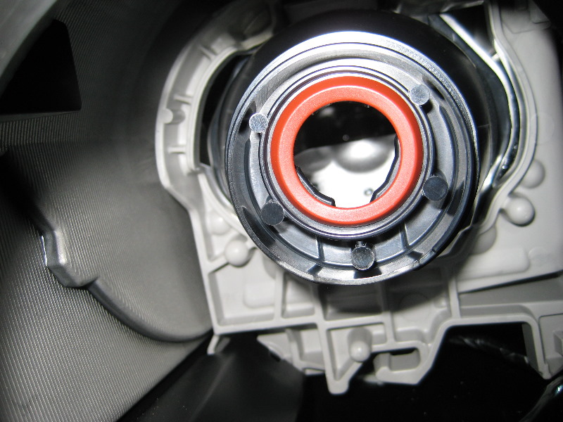 Mazda-CX-9-Headlight-Bulbs-Replacement-Guide-033