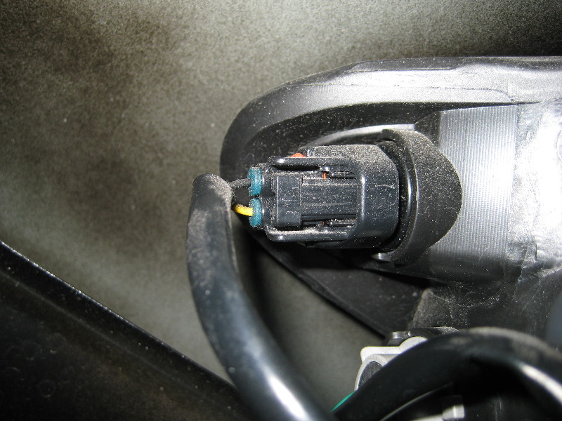 Mazda-CX-9-Headlight-Bulbs-Replacement-Guide-042