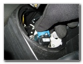 Mazda-CX-9-Headlight-Bulbs-Replacement-Guide-012