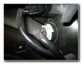 Mazda-CX-9-Headlight-Bulbs-Replacement-Guide-039