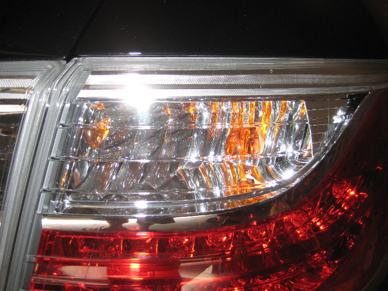 Mazda-CX-9-Tail-Light-Bulbs-Replacement-Guide-002