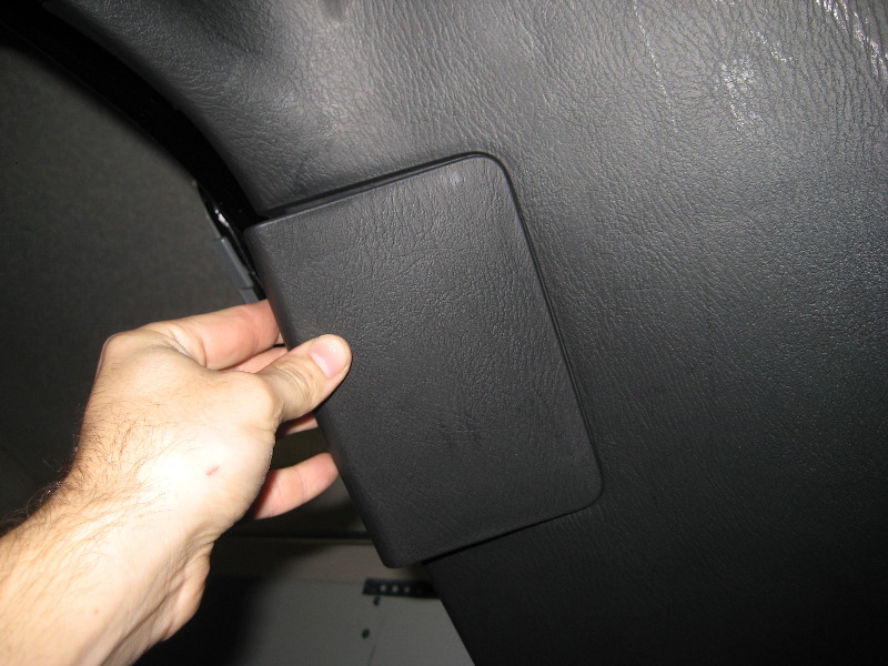 Mazda-CX-9-Tail-Light-Bulbs-Replacement-Guide-017