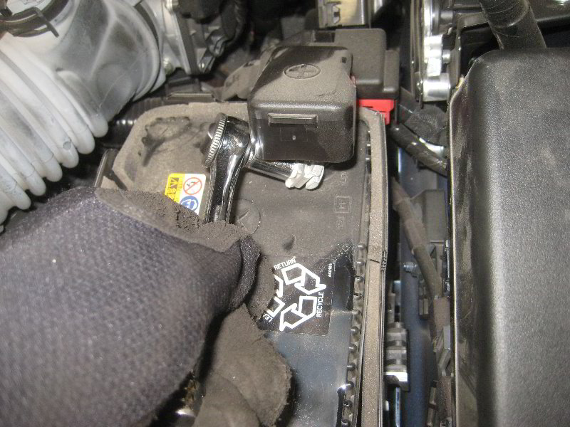 Mazda-MX-5-Miata-12V-Automotive-Battery-Replacement-Guide-011