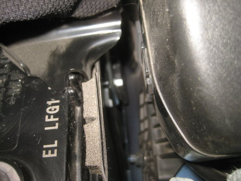 Mazda-MX-5-Miata-12V-Automotive-Battery-Replacement-Guide-027