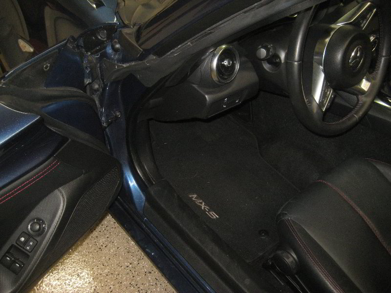 Mazda-MX-5-Miata-Electrical-Fuses-Replacement-Guide-007