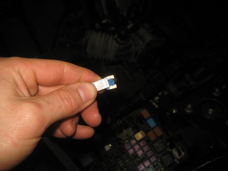 Mazda-MX-5-Miata-Electrical-Fuses-Replacement-Guide-014