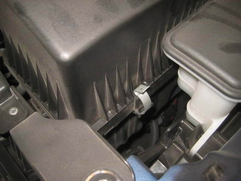 Mazda-MX-5-Miata-Engine-Air-Filter-Replacement-Guide-003