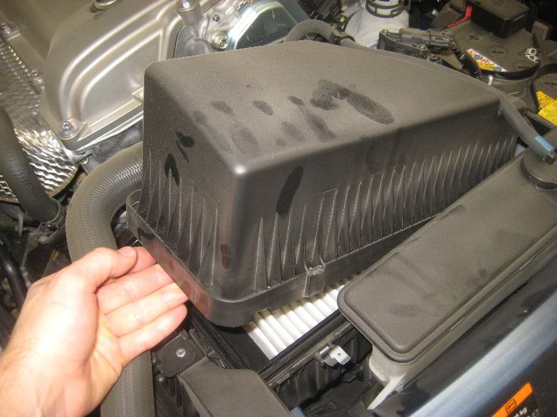 Mazda-MX-5-Miata-Engine-Air-Filter-Replacement-Guide-008