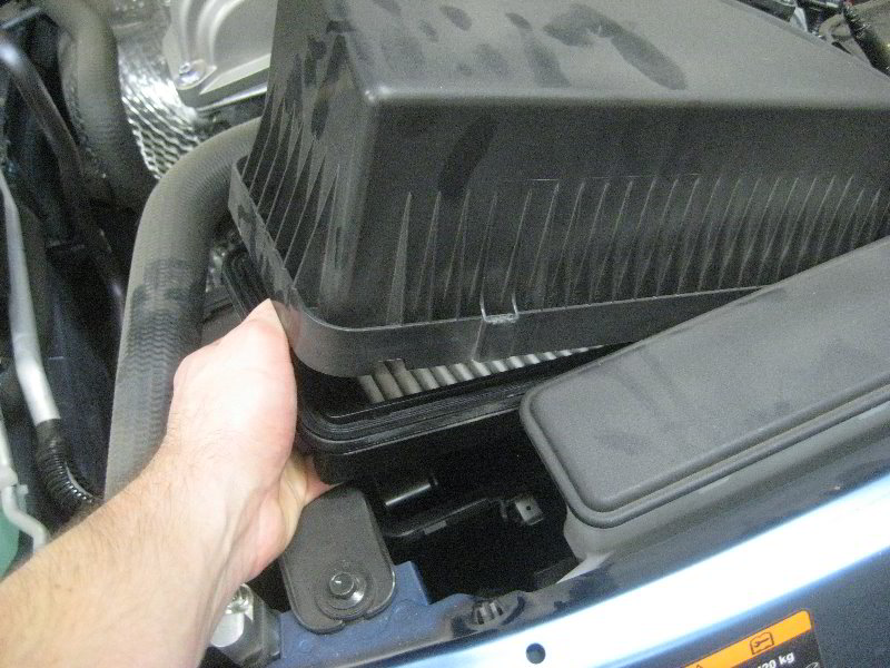 Mazda-MX-5-Miata-Engine-Air-Filter-Replacement-Guide-014