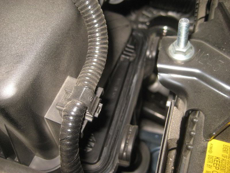 Mazda-MX-5-Miata-Engine-Air-Filter-Replacement-Guide-016