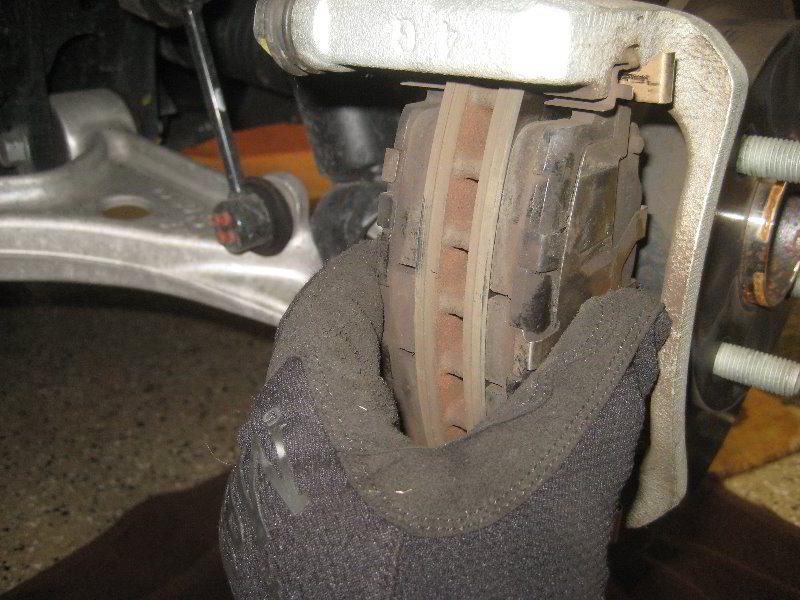 Mazda-MX-5-Miata-Front-Brake-Pads-Replacement-Guide-028