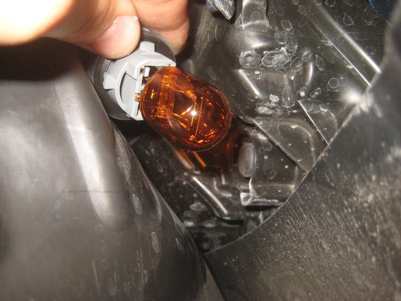 Mazda-MX-5-Miata-Front-Turn-Signal-Light-Bulbs-Replacement-Guide-012