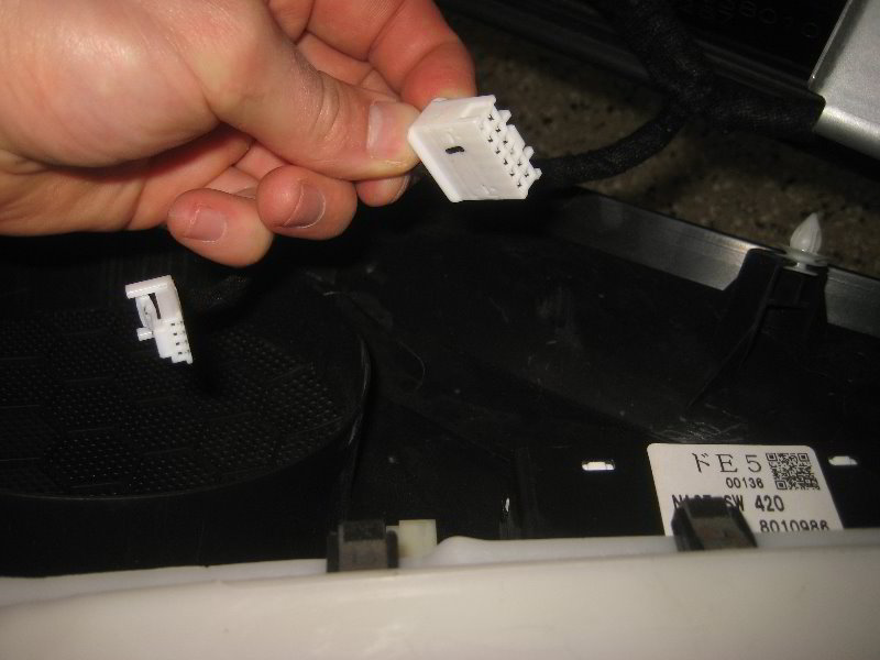 Mazda-MX-5-Miata-Interior-Door-Panel-Removal-Speaker-Replacement-Guide-016