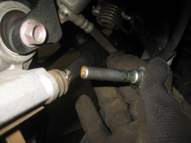 Mazda-MX-5-Miata-Rear-Brake-Pads-Replacement-Guide-021