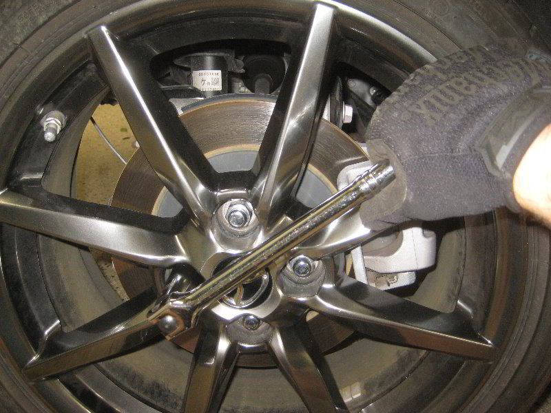 Mazda-MX-5-Miata-Rear-Brake-Pads-Replacement-Guide-036