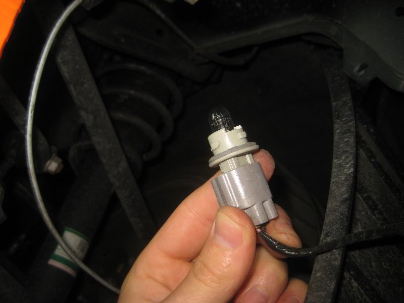 Mazda-MX-5-Miata-Rear-Side-Marker-Light-Bulb-Replacement-Guide-004