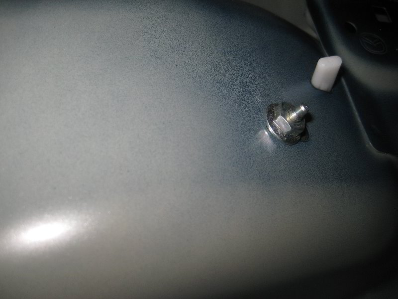 Mazda-MX-5-Miata-Rear-Turn-Signal-Light-Bulbs-Replacement-Guide-008