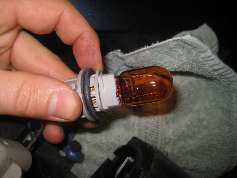 Mazda-MX-5-Miata-Rear-Turn-Signal-Light-Bulbs-Replacement-Guide-017