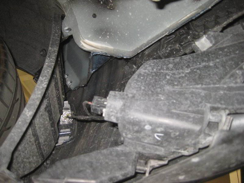 Mazda-MX-5-Miata-Reverse-Tail-Light-Bulbs-Replacement-Guide-003