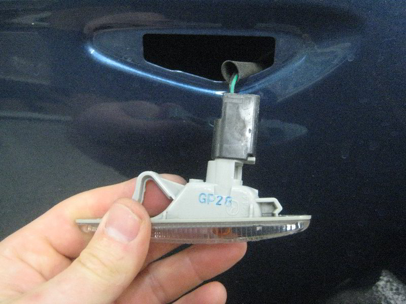 Mazda-MX-5-Miata-Side-Turn-Signal-Light-Bulb-Replacement-Guide-005