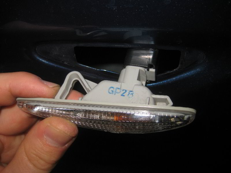 Mazda-MX-5-Miata-Side-Turn-Signal-Light-Bulb-Replacement-Guide-013