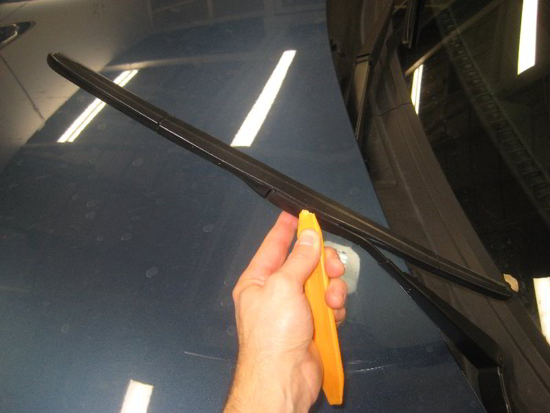 Mazda-MX-5-Miata-Windshield-Window-Wiper-Blades-Replacement-Guide-003