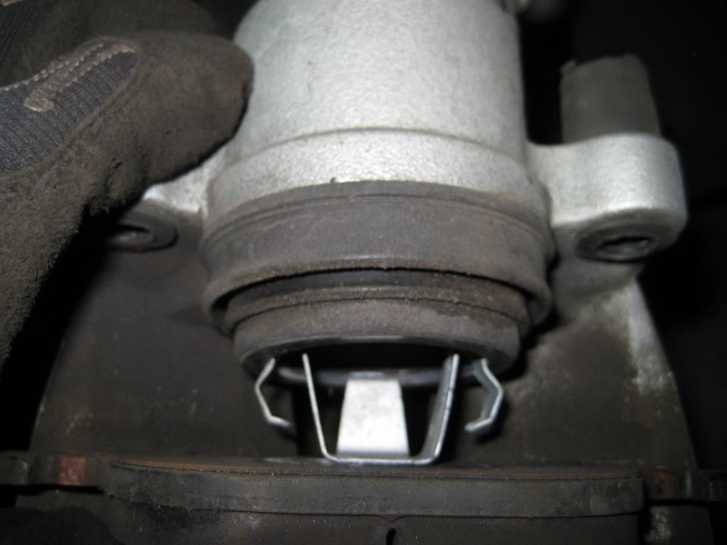 Mazda-Mazda3-Front-Brake-Pads-Replacement-Guide-030