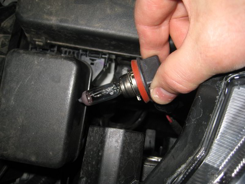 Mazda-Mazda3-Headlight-Bulbs-Replacement-Guide-004