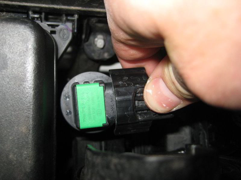 Mazda-Mazda3-Headlight-Bulbs-Replacement-Guide-005