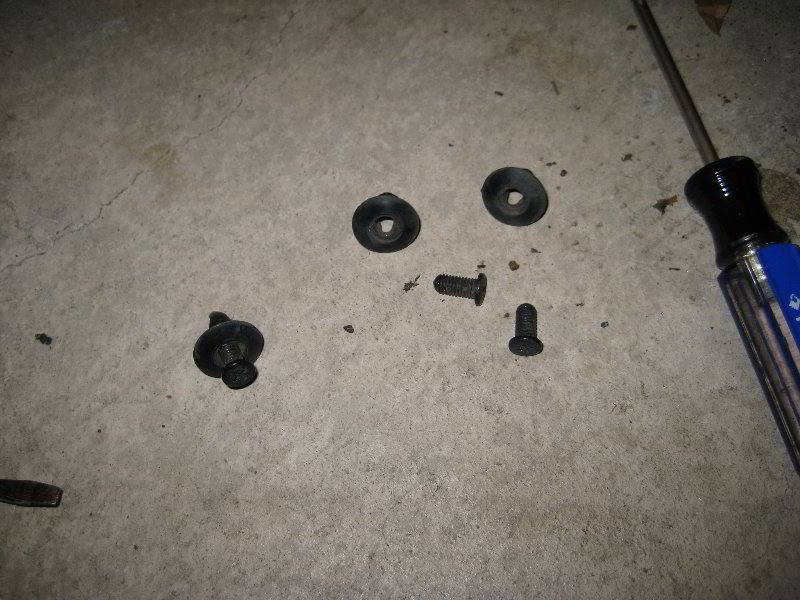 Mazda-Mazda3-Headlight-Bulbs-Replacement-Guide-029