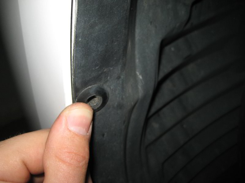 Mazda-Mazda3-Headlight-Bulbs-Replacement-Guide-038