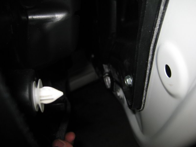 Mazda-Mazda3-Interior-Door-Panel-Removal-Guide-013