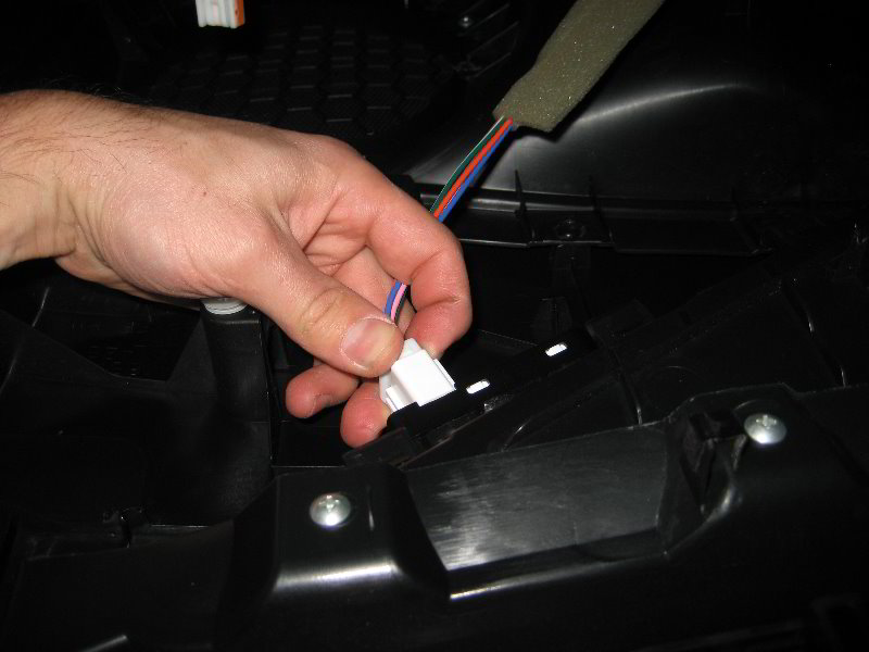 Mazda-Mazda3-Interior-Door-Panel-Removal-Guide-018