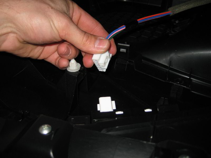 Mazda-Mazda3-Interior-Door-Panel-Removal-Guide-034