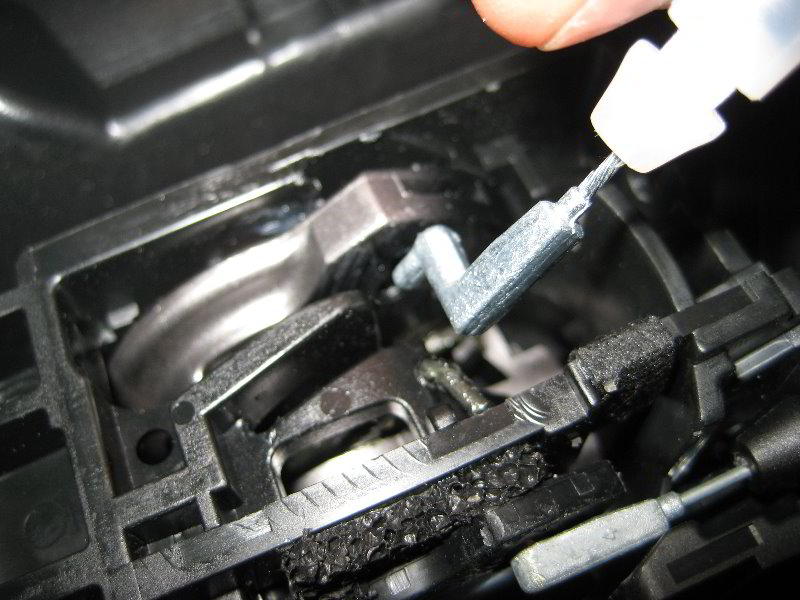 Mazda-Mazda3-Interior-Door-Panel-Removal-Guide-038