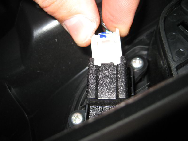 Mazda-Mazda3-Interior-Door-Panel-Removal-Guide-042