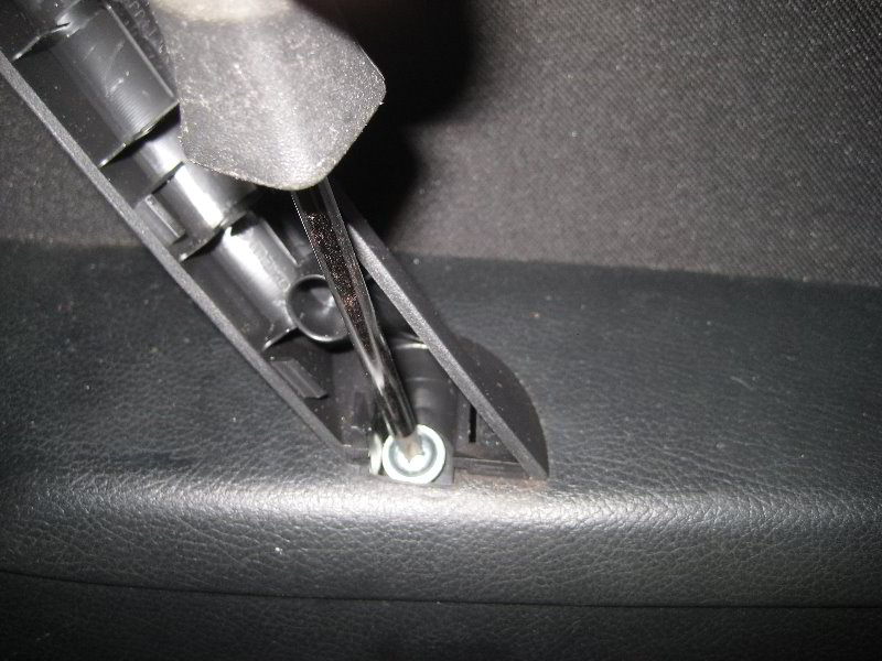 Mazda-Mazda3-Interior-Door-Panel-Removal-Guide-051