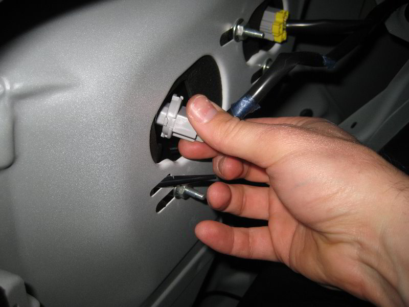 Mazda-Mazda3-Tail-Light-Bulbs-Replacement-Guide-009