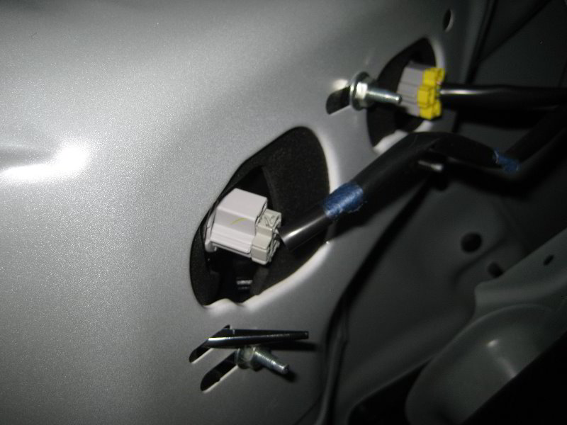 MazdaMazda3TailLightBulbsReplacementGuide013