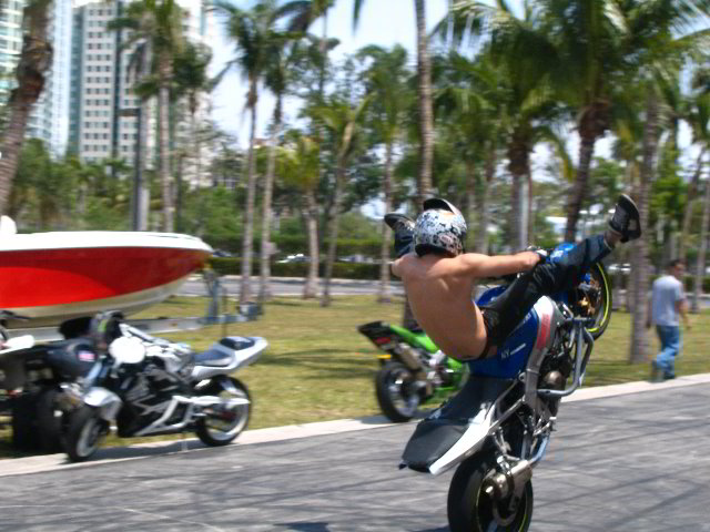 Team-1-AllStars-Sportbike-Stunt-Show-03