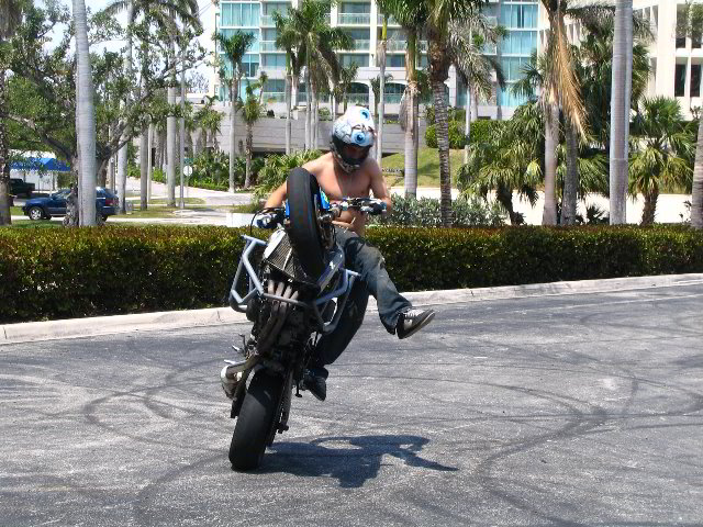 Team-1-AllStars-Sportbike-Stunt-Show-08