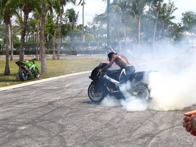 Team-1-AllStars-Sportbike-Stunt-Show-112