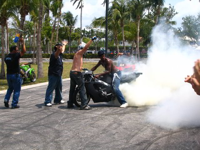 Team-1-AllStars-Sportbike-Stunt-Show-114