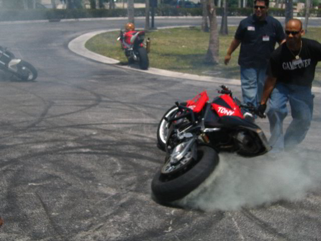 Team-1-AllStars-Sportbike-Stunt-Show-116