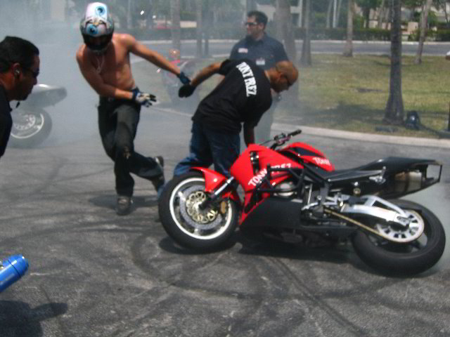 Team-1-AllStars-Sportbike-Stunt-Show-120