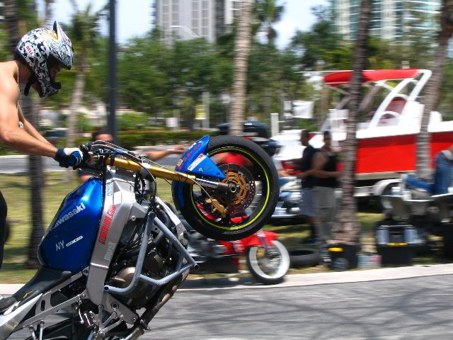 Team-1-AllStars-Sportbike-Stunt-Show-13