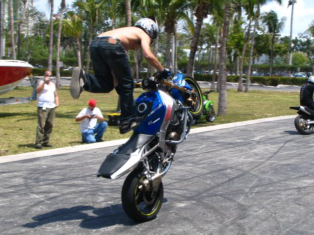 Team-1-AllStars-Sportbike-Stunt-Show-14