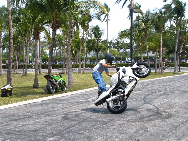 Team-1-AllStars-Sportbike-Stunt-Show-148